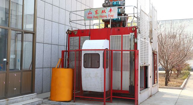 SC200施工起落机（双笼）